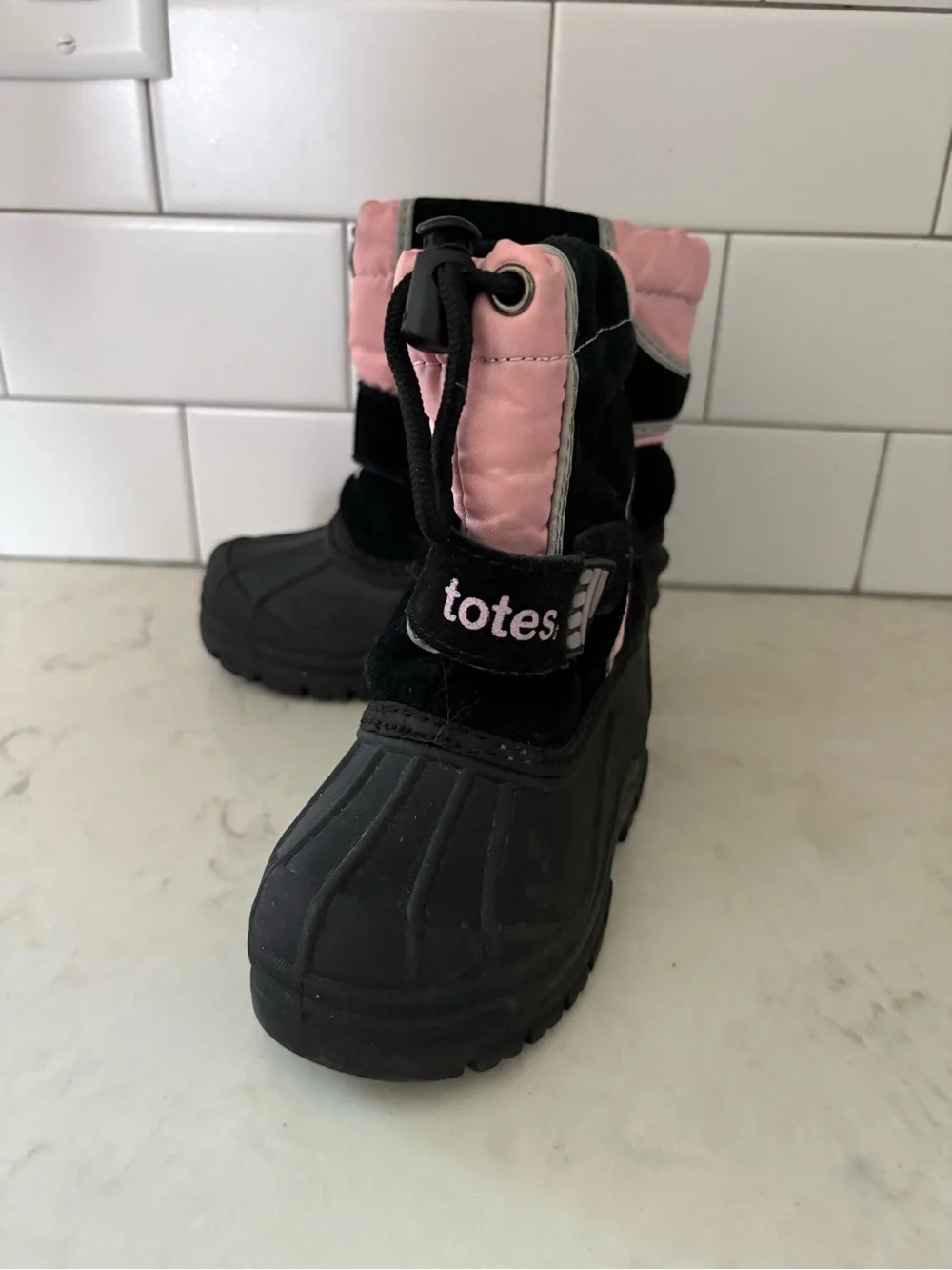 Totes Girls Snow Boots Size 6M Pink Black Waterproof Insulated Winter Boots